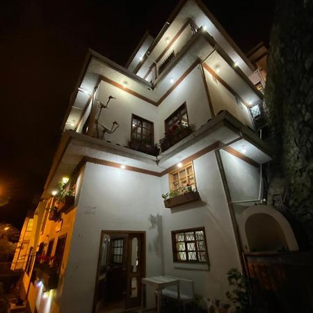 Хостел Hostal Casa Del Rio Куэнка Экстерьер фото