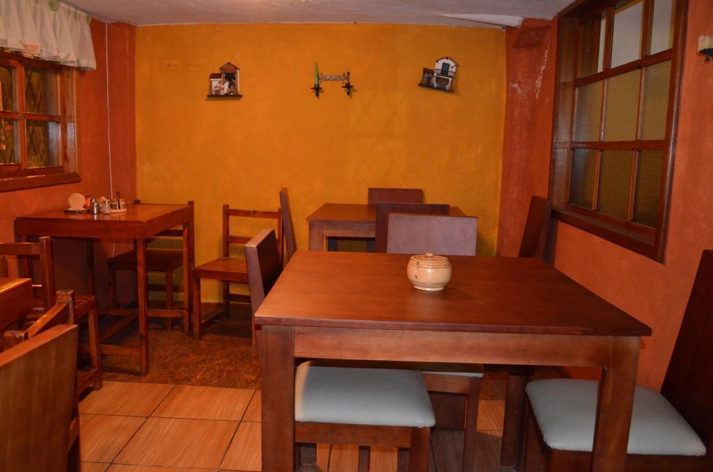 Хостел Hostal Casa Del Rio Куэнка Экстерьер фото